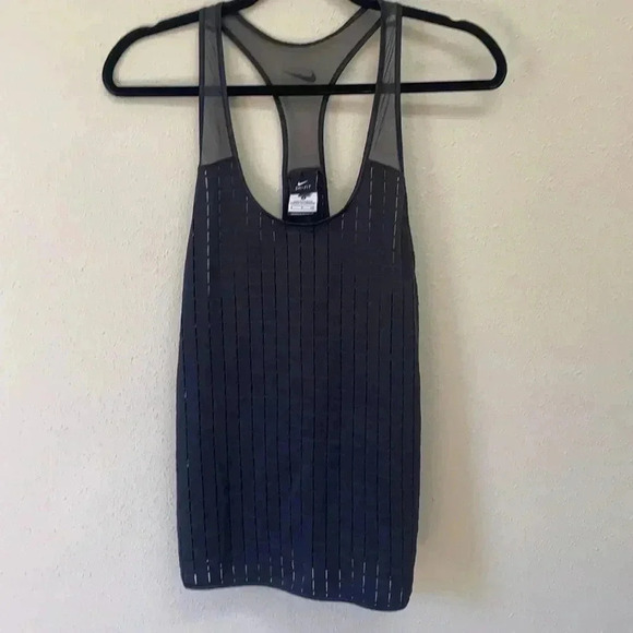 NIKE Women’s Tank Top - Picture 8 of 8